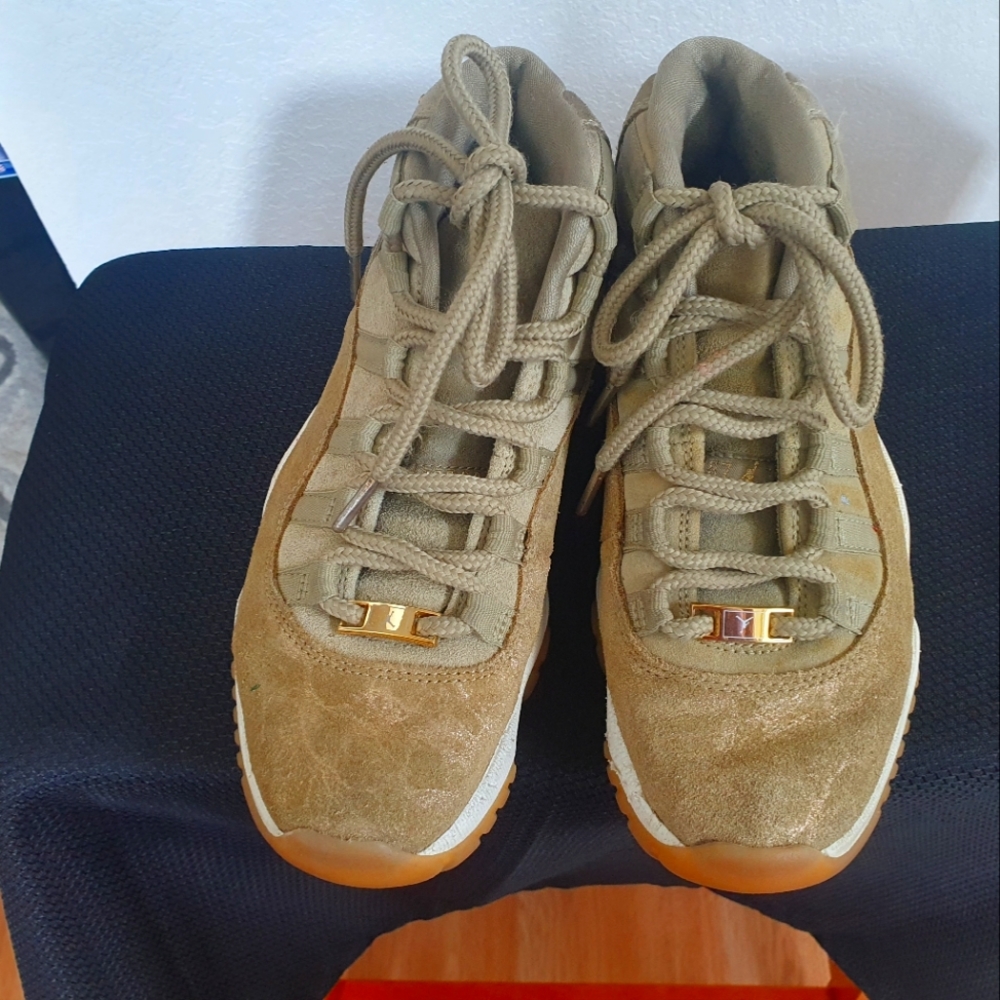 Air Jordans Retro Suede shoes